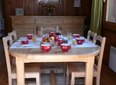 Two-Bedroom Apartment with Mountain View
