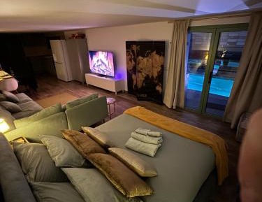 Queen Room with Pool View