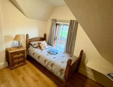 Single Room with Shared Bathroom