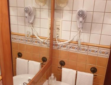 Twin Room with Private Bathroom