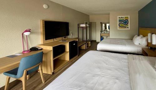 Queen Room with Two Queen Beds - Non-Smoking