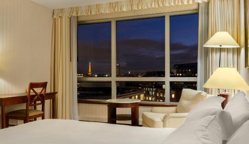 Deluxe with views over Eiffel Tower