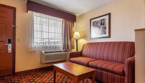 King Suite with Hot Tub - Non-Smoking