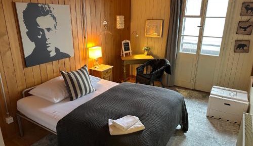 Single Room with Shared Bathroom