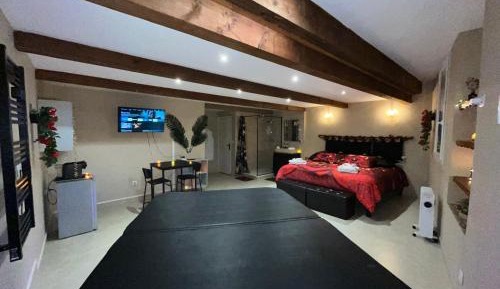 Queen Room with Spa Bath