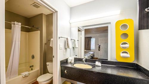 Quadruple Room - Disability Access - Roll in Shower