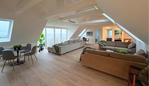 Eight-Bedroom Holiday Home