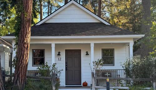 Flathead Deluxe Cottage