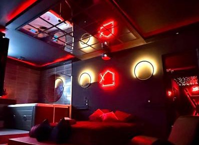 One-Bedroom Deluxe Apartment