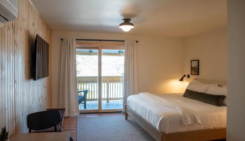 Studio with Mountain View