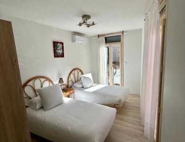 One-Bedroom Deluxe Apartment