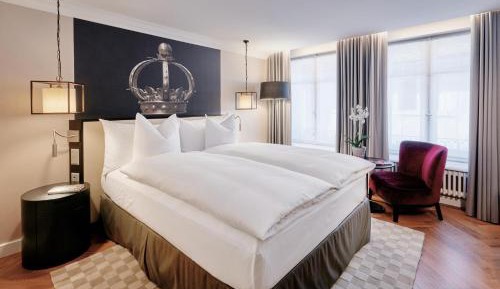 Standard Queen Room
