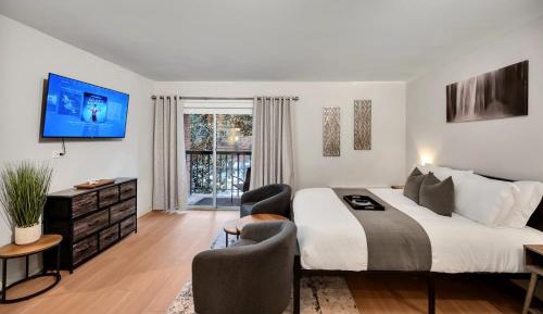 Studio Apartment with Balcony