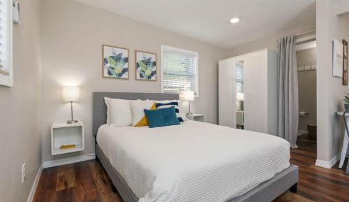 Standard Queen Room