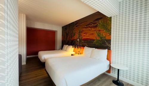Queen Suite with Two Queen Beds and Sofa Bed - Non Smoking