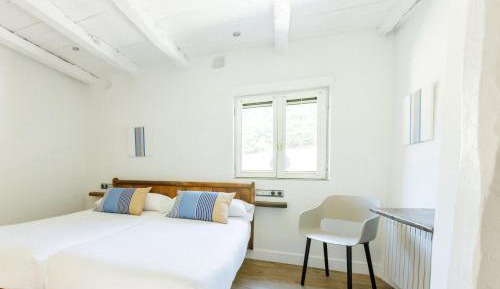 Standard Twin Room with Mountain View