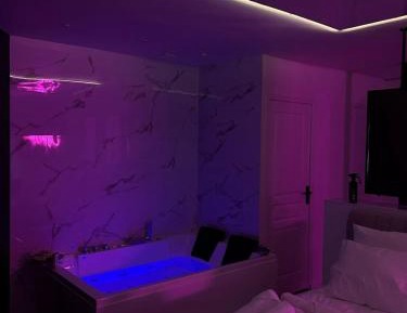 One-Bedroom Apartment with Spa Bath