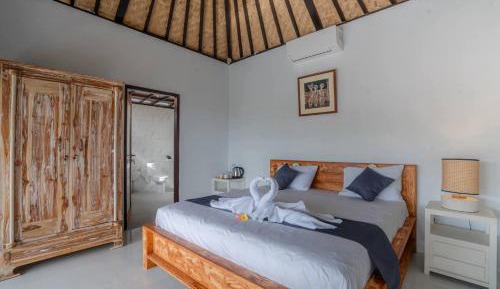 Queen Room with Pool View