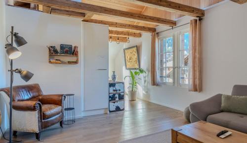 Three-Bedroom Apartment with Balcony
