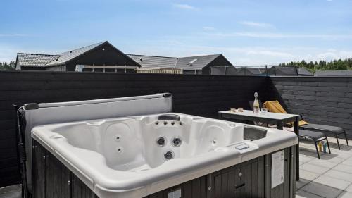 Ten-Bedroom Holiday Home
