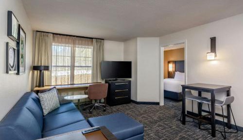 One-Bedroom King Suite with Sofa Bed and Roll-in Shower - Mobility and Hearing Accessible