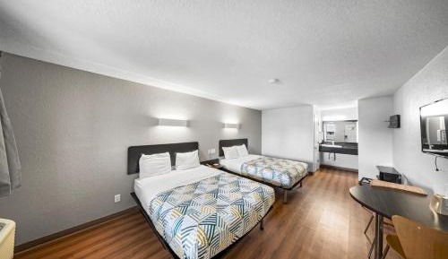 Queen Room with Two Queen Beds - Non-Smoking