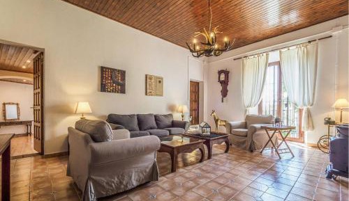 Nine-Bedroom Holiday Home
