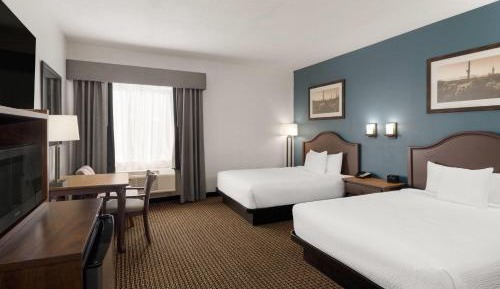 Queen Room with Two Queen Beds, Mobility Access and Bathtub with Grab Bars, Non-Smoking
