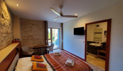 King Room with Roll-In Shower - Disability Access