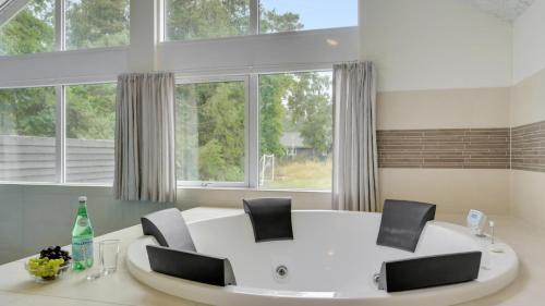Eight-Bedroom Holiday Home