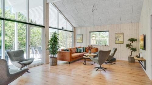 Seven-Bedroom Holiday Home