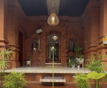 Villa with Garden View