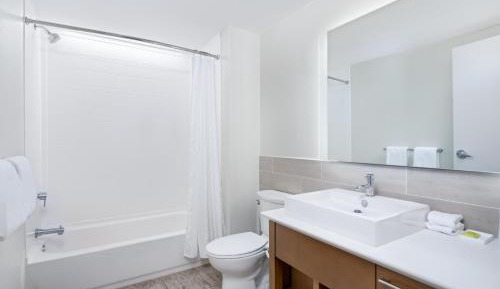 Guest Room, 1 King