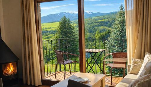 Apartment with Mountain View