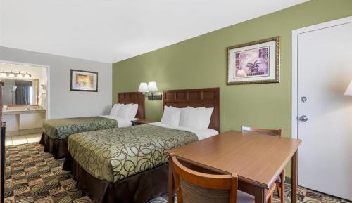 Queen Room with Two Queen Beds - Smoking