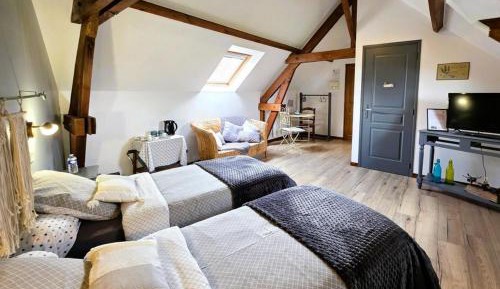 Twin Room with Private Bathroom