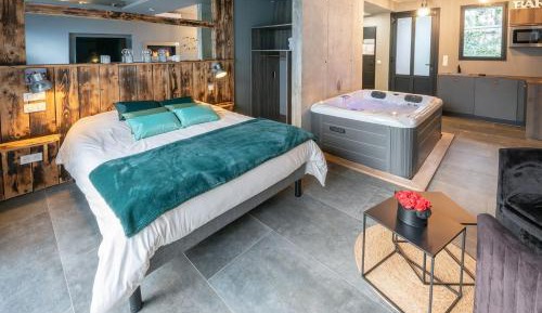 King Room with Spa Bath