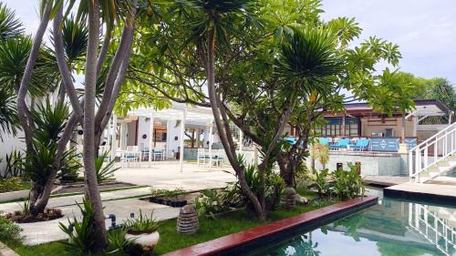 Double Room with Pool View