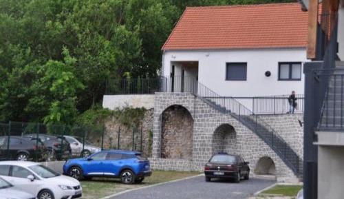 One-Bedroom Apartment with Garden