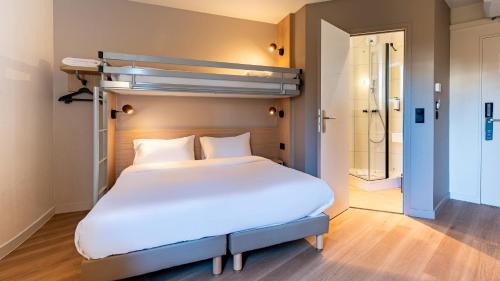 Standard Queen Room with One Bunk Bed