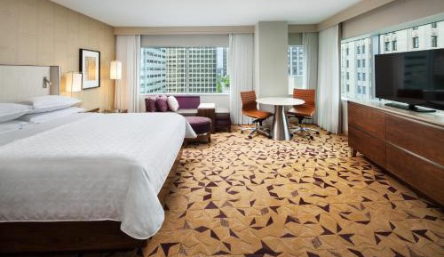 Deluxe King Room with City View and High Floor - Hearing Accessible