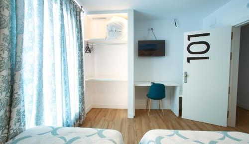 Twin Room with Private Bathroom