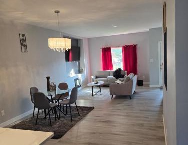 Three-Bedroom Deluxe Apartment