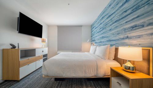 One-Bedroom King Suite with Sofa Bed 