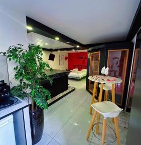 Room #1584355801