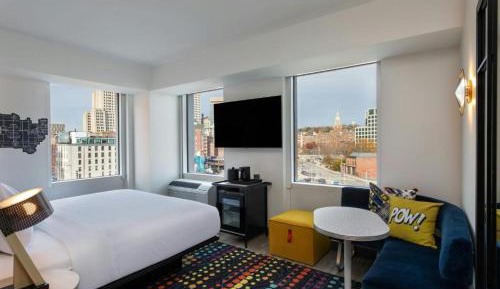 Aloft Guest Room with 1 King