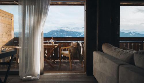Superior Suite with Mountain View