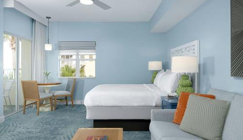 King Room with Sofa Bed and Balcony - Hearing Accessible