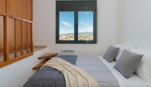 Three-Bedroom Apartment with Balcony