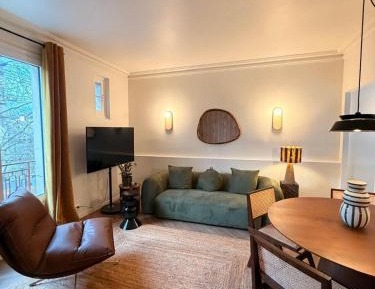 Deluxe One-Bedroom Apartment 3